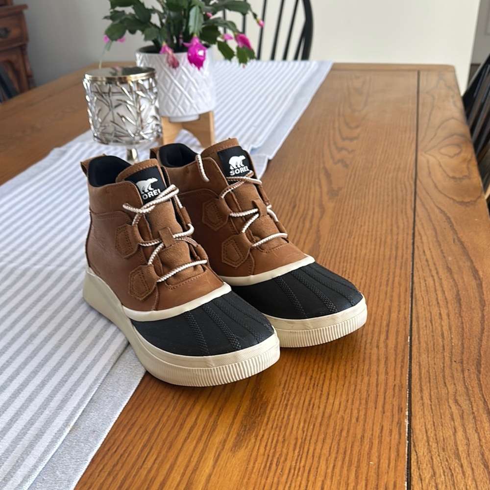 Sorel Out and About boots